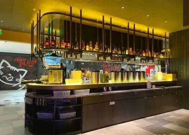 “小酒馆第一股”市值超300亿港元！