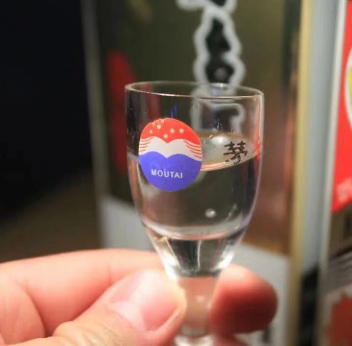 酒杯.jpg 酒杯.jpg