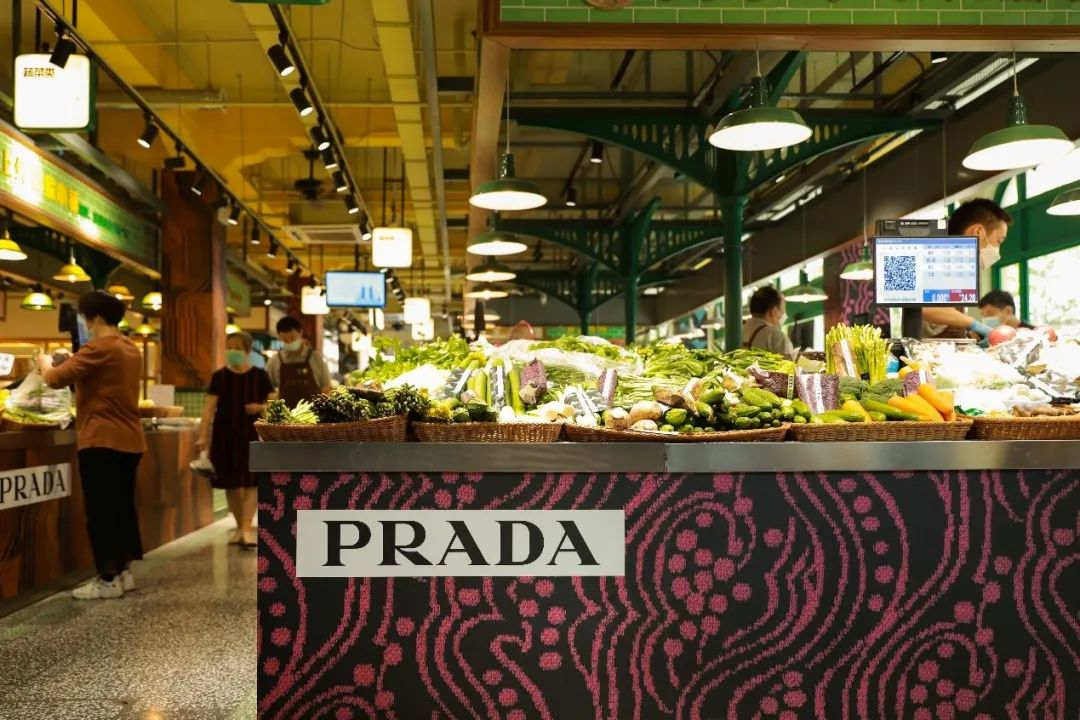 神奇!Prada在上海开菜市场了