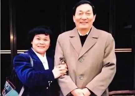 从糖果、喉片到饮料,金嗓子“失声”退市