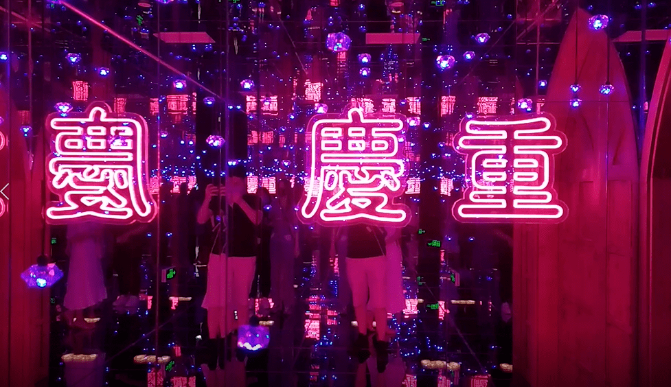 探店哥老官升级版:在「小官官大重庆」,窥见火锅副牌底层逻辑