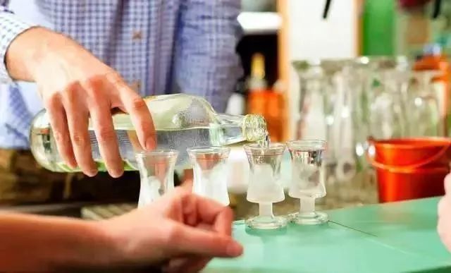 中国白酒:三分酿,七分藏。