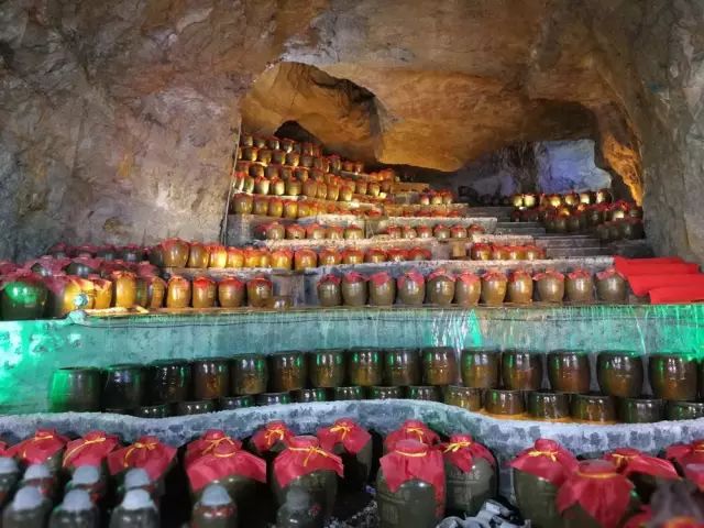 中国白酒:三分酿,七分藏。