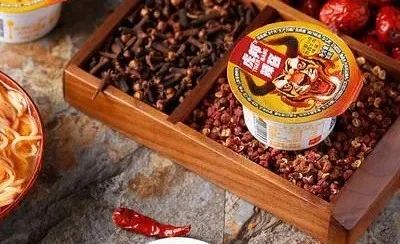 2分钟狂卖160万罐,让老干妈坐立难安:从红海中杀出,虎邦辣酱凭何出圈?