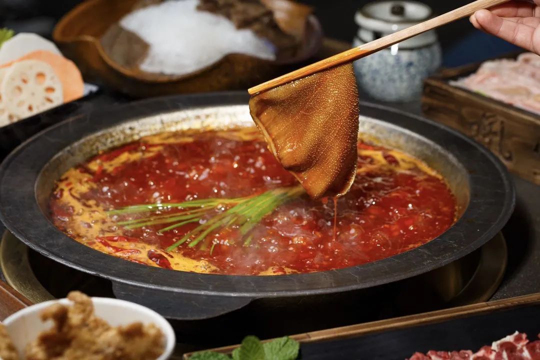 高开低走，明星火锅店的“局中局”