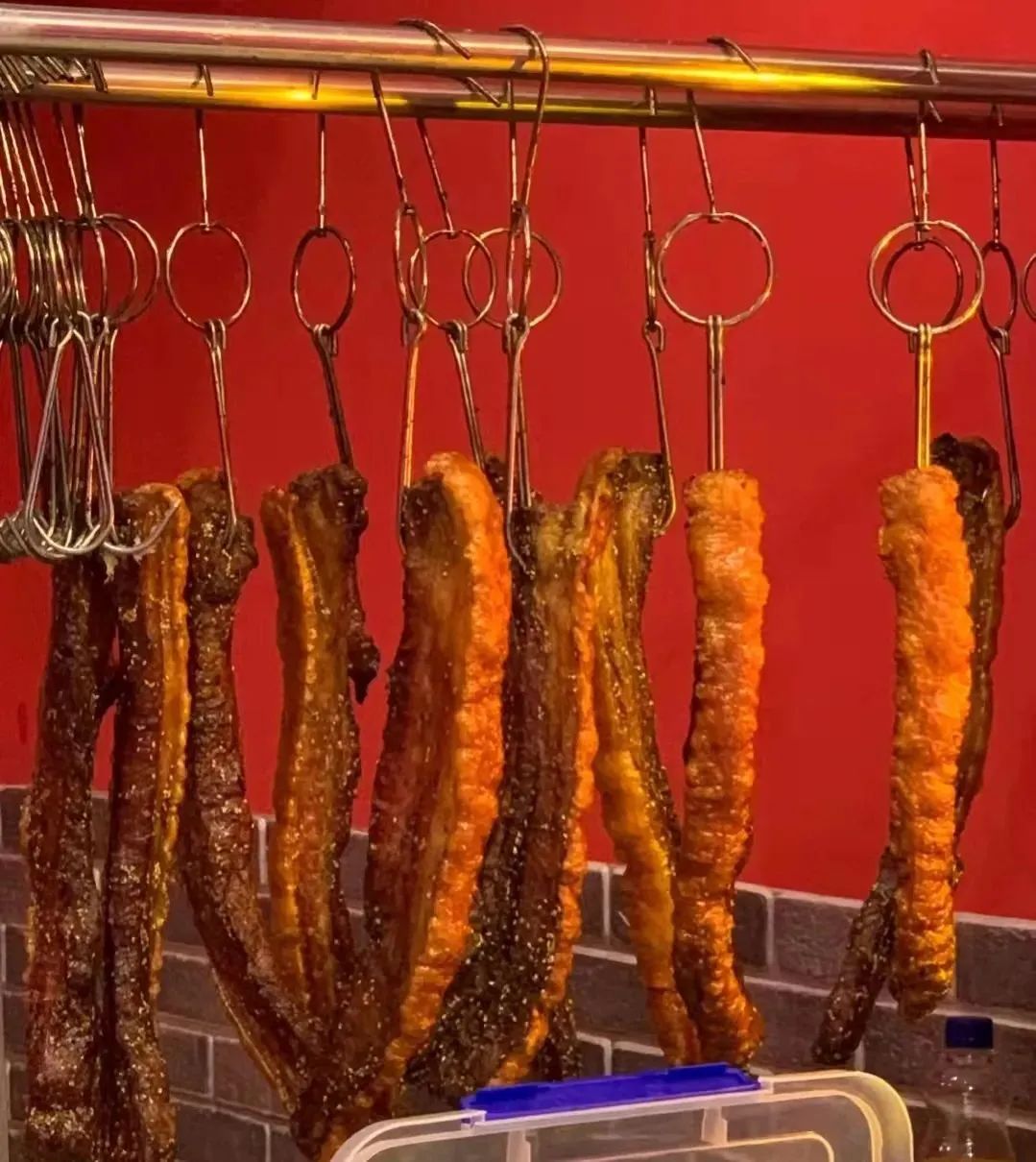 疯狂开店的“脆皮五花肉”,做得不是顾客的生意