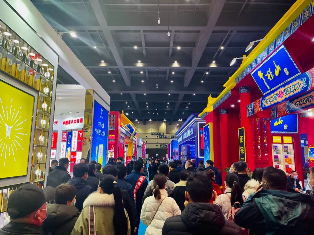 直击丨人人人从众……一抹万商红,万商火又红!