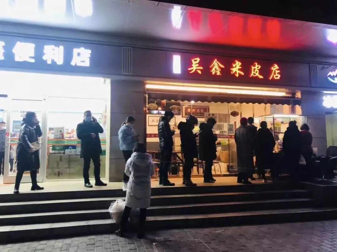 100万家餐饮店倒在了2021年:有人挥泪离场,有人欠薪跑路