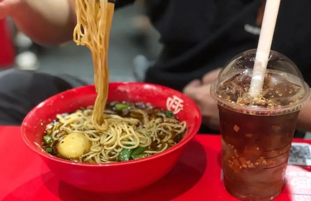 开业不到半年就关店，陆正耀的趣小面改名却没能“改命”