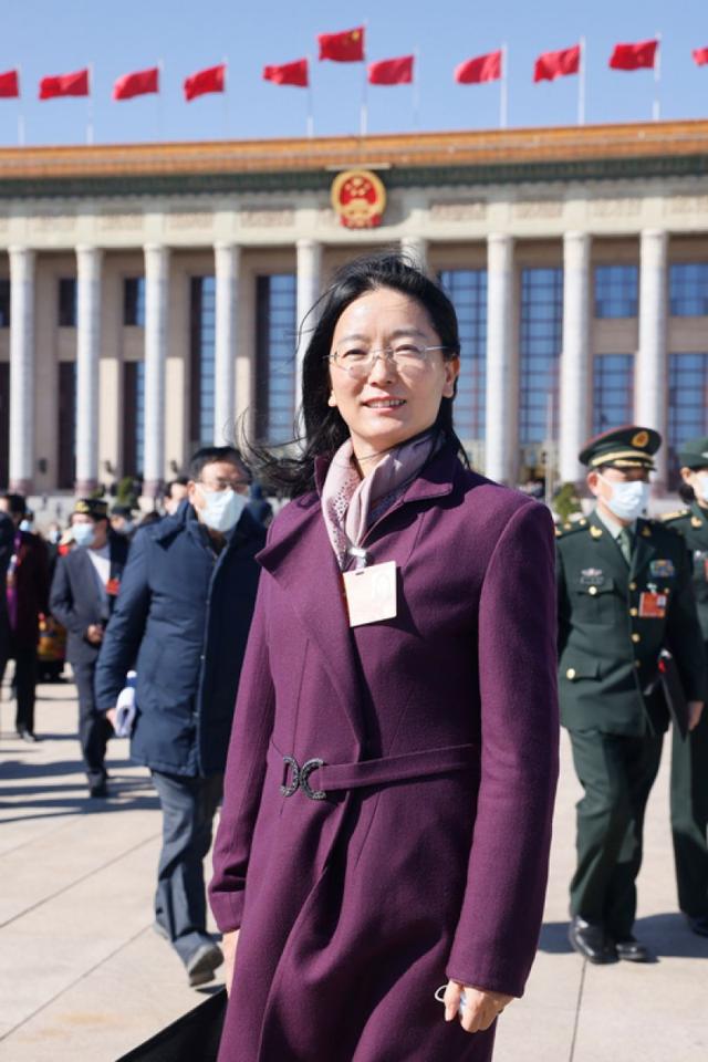 李燕.jpg 李燕.jpg