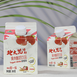 北大荒绿野草莓果肉酸奶300克