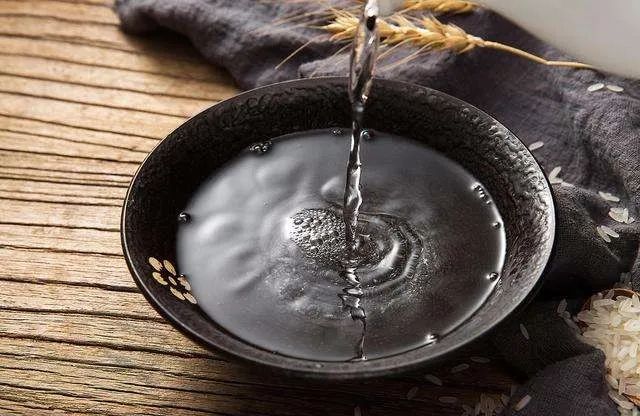 一款光瓶酒畅销背后的五大营销法则