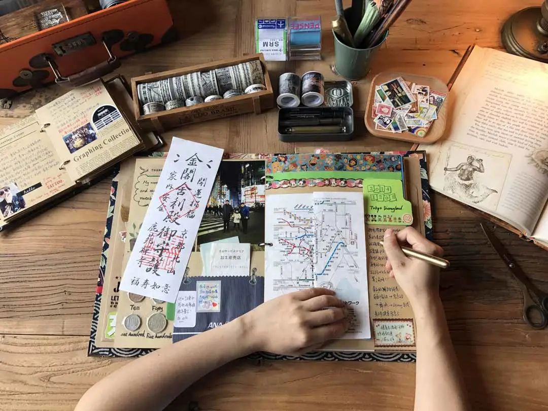 他山之石:一个本子3000块,这个圈子有多“神奇”