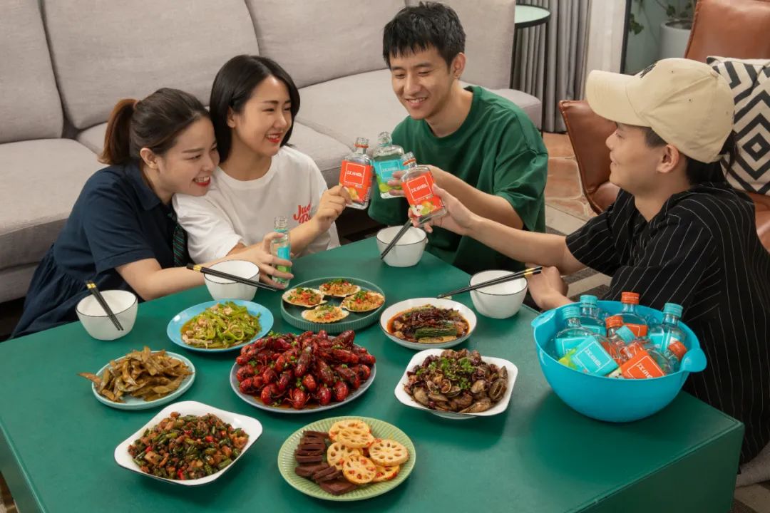 餐酒融合成白酒行业新趋势，最先抓住的为什么又是江小白？