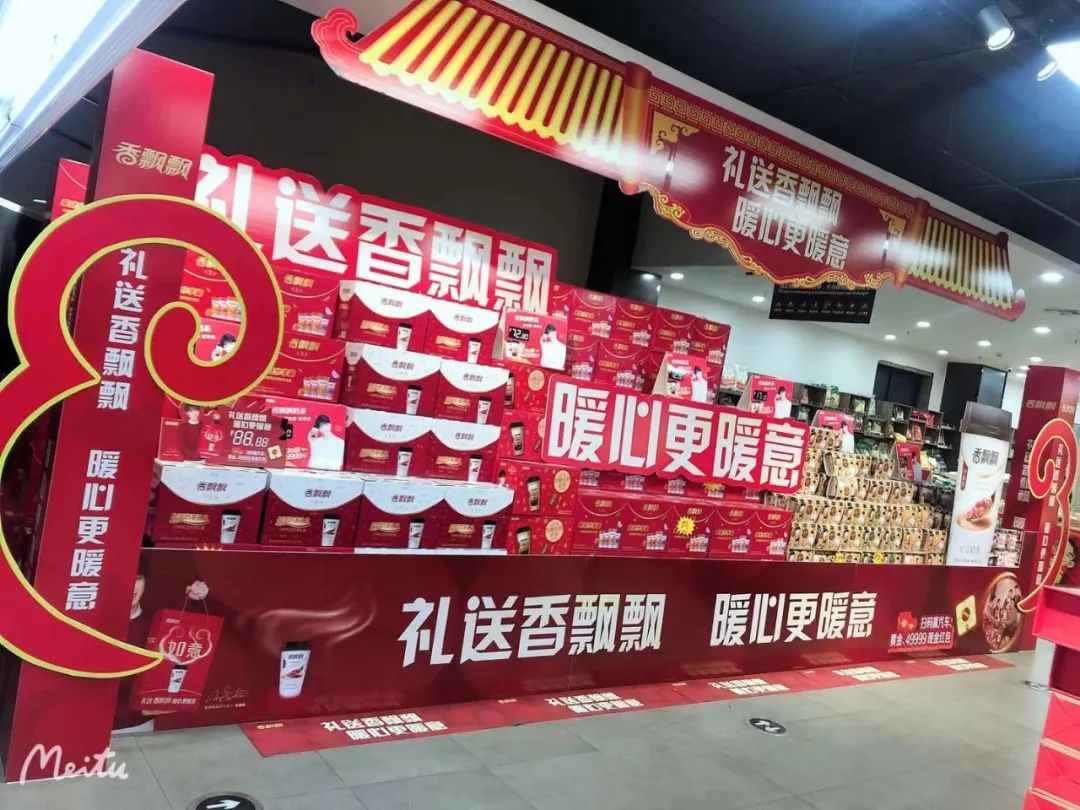 年货礼盒“终端酣战”，各大品牌“借牛”发挥