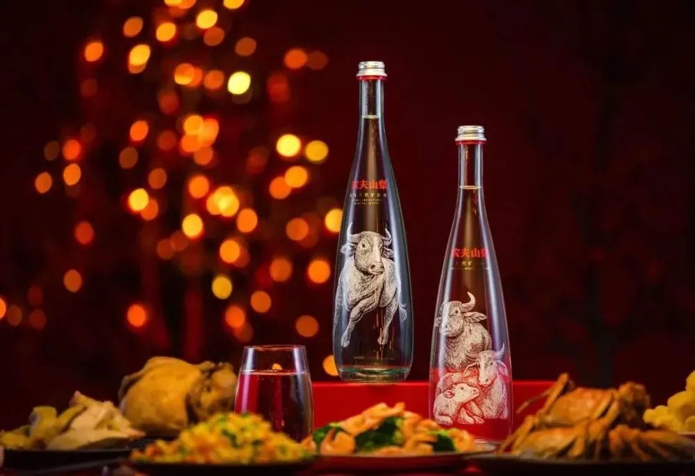 年货礼盒“终端酣战”，各大品牌“借牛”发挥