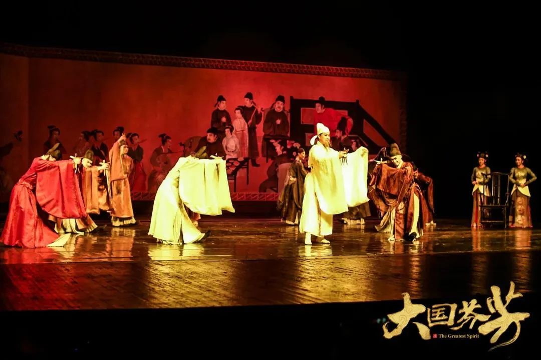 白酒跨界，像雾像云又像“疯”