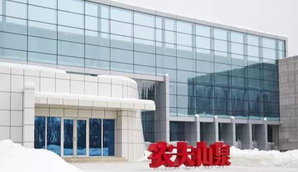 被宗庆后开除后,他年赚36亿,如今企业更是娃哈哈最大竞争对手