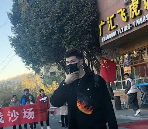 今天开赛!新疆伊力特男篮启程CBA新赛季