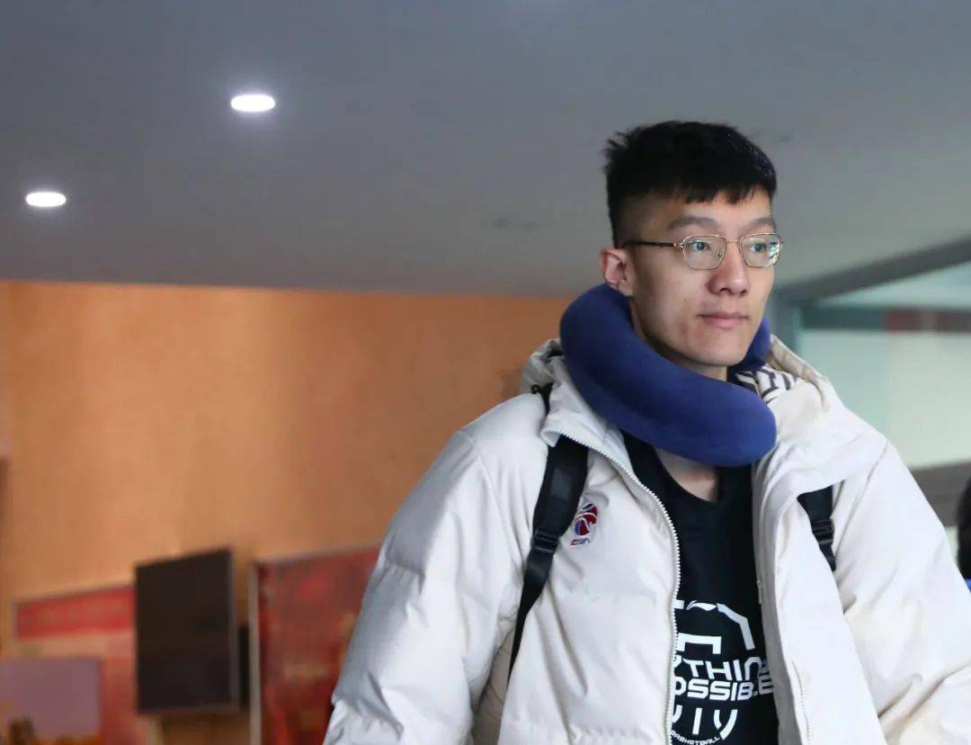 今天开赛!新疆伊力特男篮启程CBA新赛季