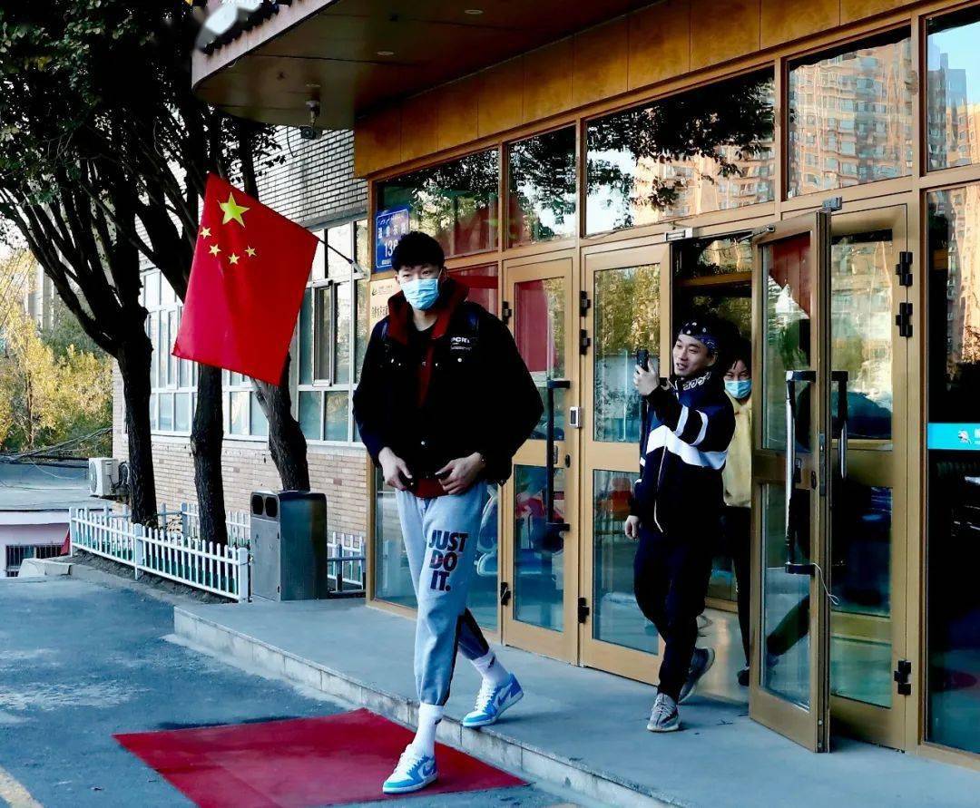 今天开赛!新疆伊力特男篮启程CBA新赛季