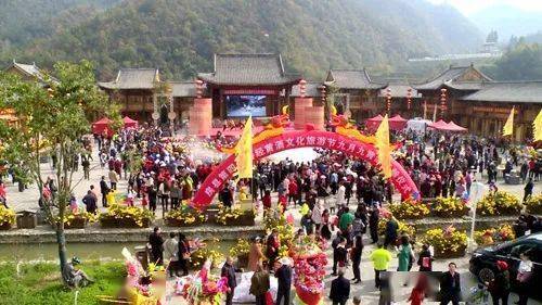 湖北房县举行“九月九”黄酒开酿活动