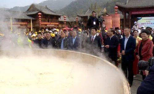 湖北房县举行“九月九”黄酒开酿活动
