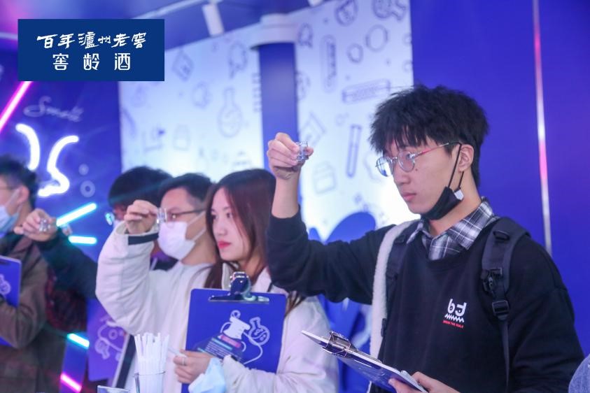 泸州老窖窖龄研酒所空降广州,掀起白酒品质体验营销新风尚