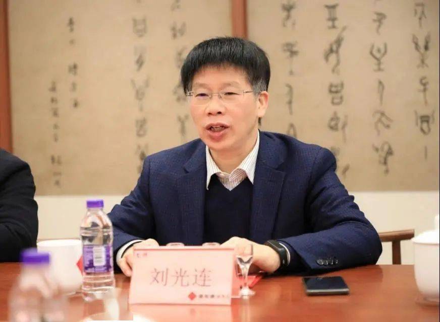 中南大学·酒鬼酒研究生联合培养基地隆重揭牌!