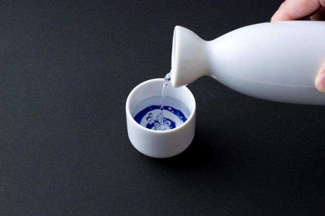 酒商都开始吐槽“酒比饭菜贵太多” !