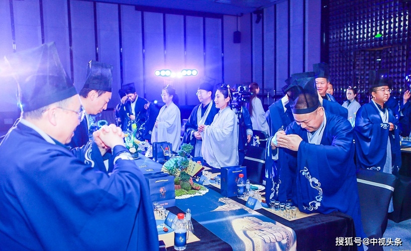 白酒文化沉浸式体验,泸州老窖特曲60版礼宴开启
