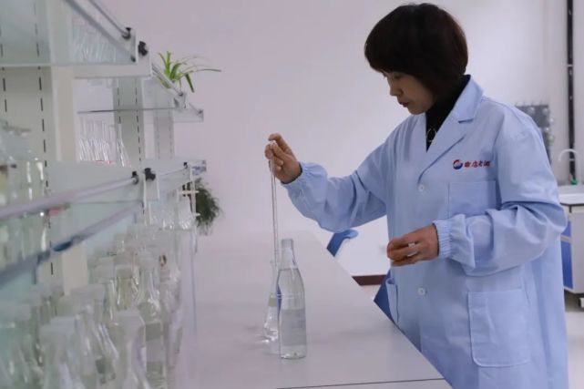 赊店老酒科研中心再创品质佳绩