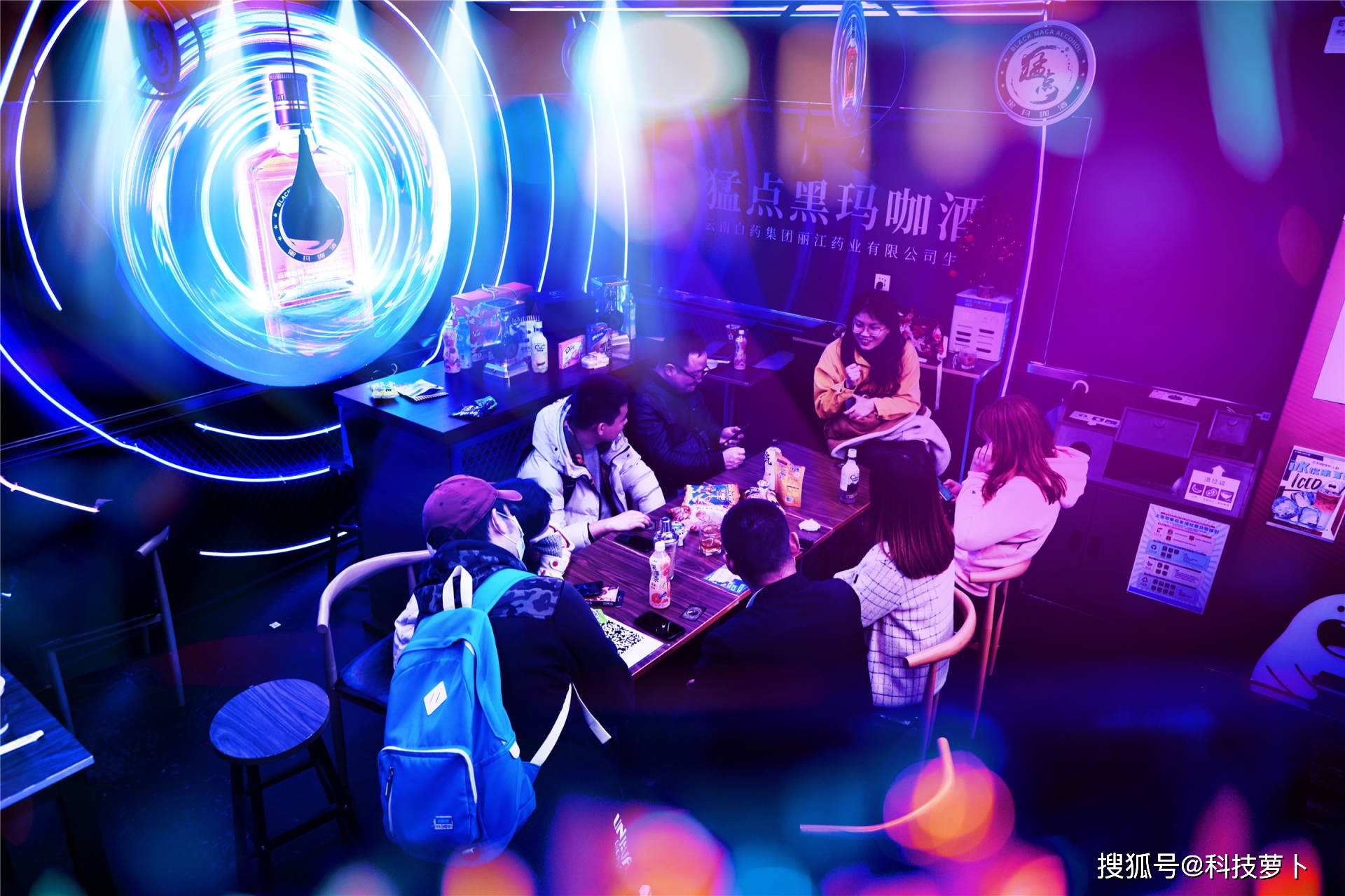新零售创新:罗森与猛点酒联名打造便利店酒吧