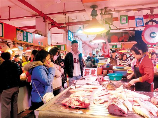 农贸市场供应充足,各类食材价格平稳——汕头市民节日餐桌丰富多彩