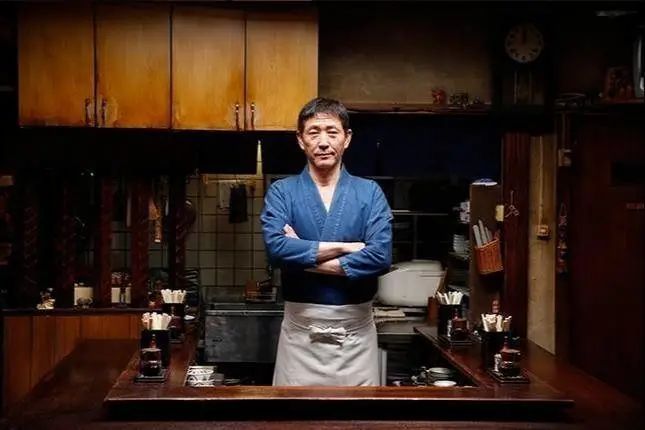 喧闹狭小的居酒屋，藏着人情世故和日本人无处安放的灵魂