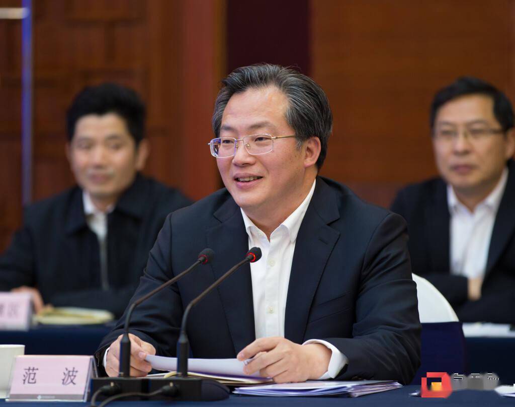 范波会见五粮液集团公司党委书记、董事长李曙光一行