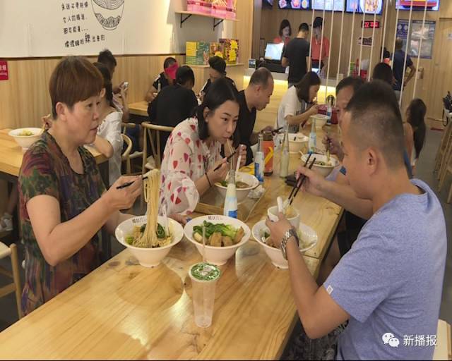 没想到,螺蛳粉品牌还有比赛评比