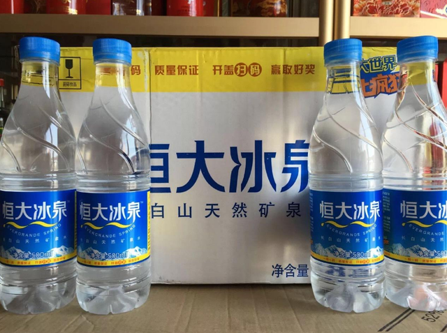 国内最“失败”的瓶装水:豪掷60亿广告费,却巨亏40亿
