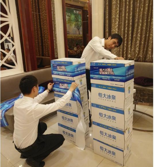 国内最“失败”的瓶装水:豪掷60亿广告费,却巨亏40亿