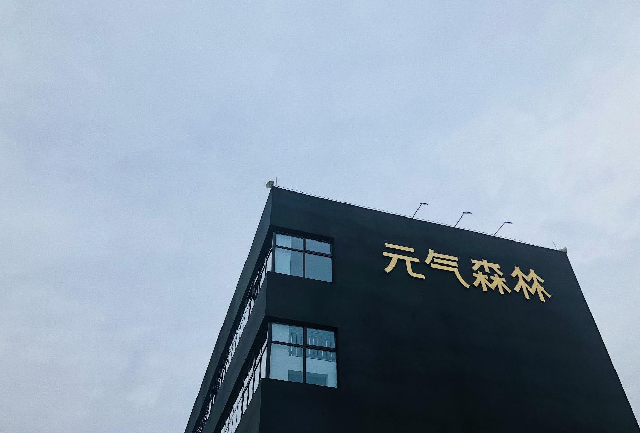 新品牌4年做到30亿,打败可口可乐、百事可乐!
