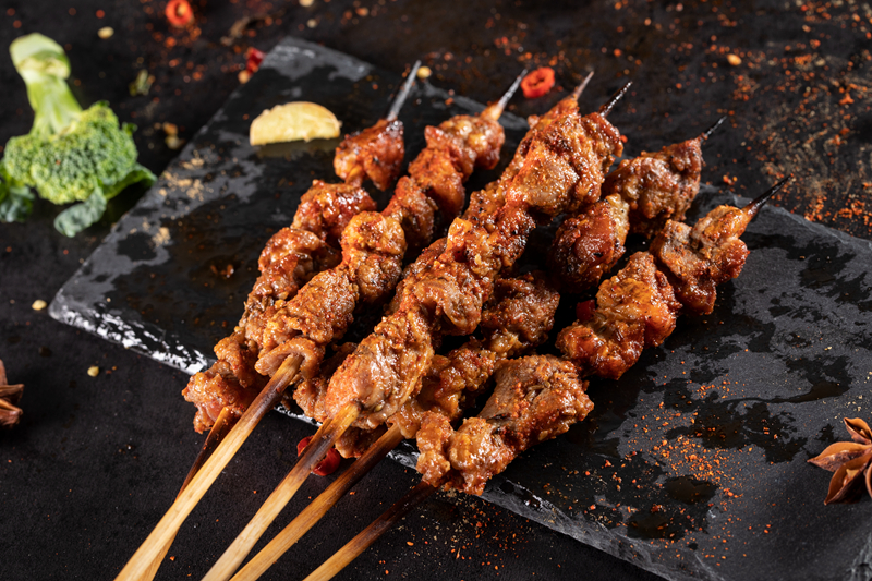 猪肉降羊肉涨,烤五花要替代羊肉串了吗?