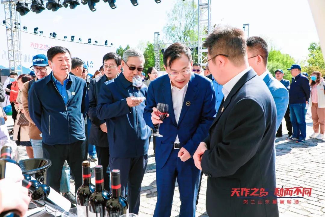 全国百名经销商齐聚宁夏志辉源石酒庄