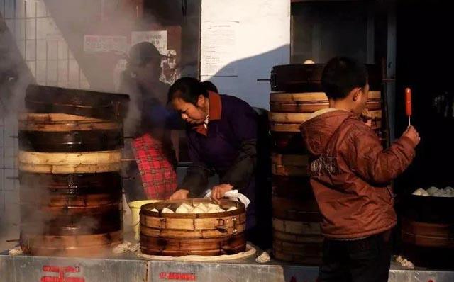猪肉供应正常,零售商却“压价”不降,利润去了“这类人”口袋