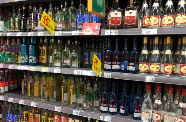 去掉包装的光瓶酒为何越卖越贵？