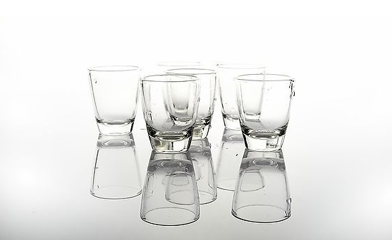 去掉包装的光瓶酒为何越卖越贵？