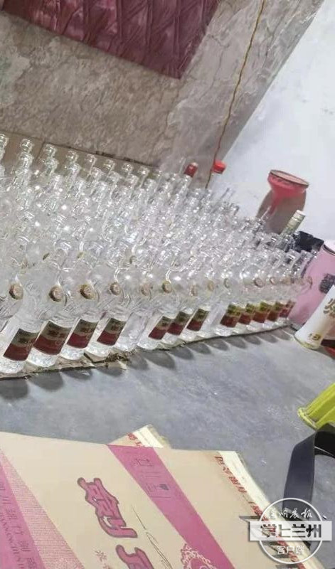 “母子档”租房生产2万瓶“高档酒” 涉案500余万元