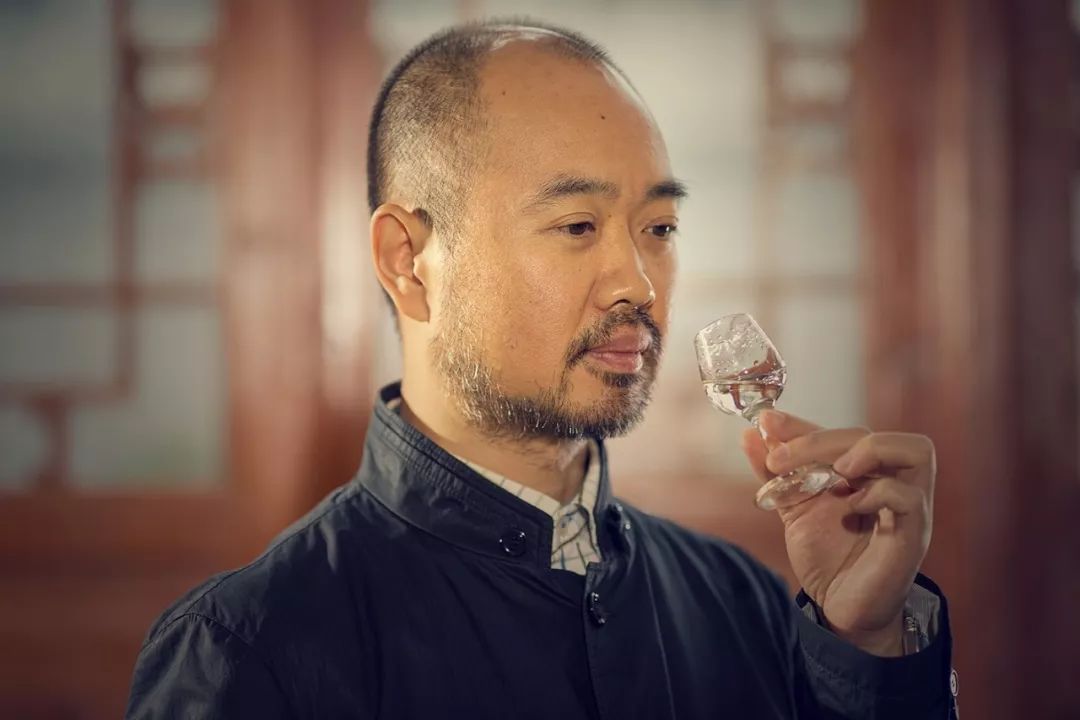 老酒和新酒的喝法不同！如何合理饮用老酒？