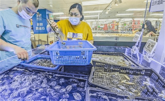沿海进入休渔期!江城小海鲜身价微涨,吃冻品更划算
