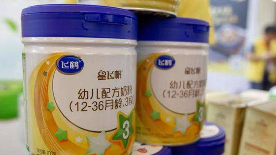 奶粉板块重挫:飞鹤跌超8%,专家:警惕配方奶粉营销影响母乳喂养