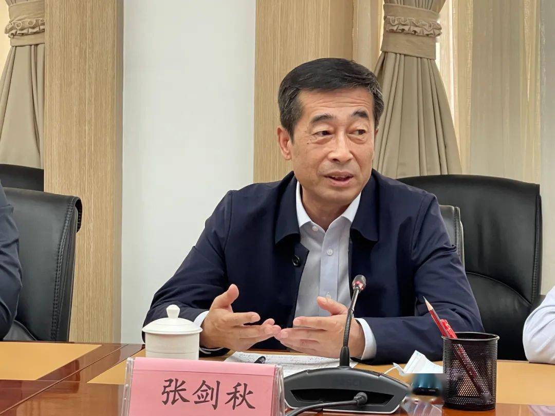 阿拉善盟行署与伊利集团考察组,洽谈对接骆驼产业项目